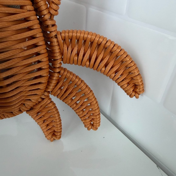 Tommy Bahama Tan Wicker Crab Purse - Picture 3 of 8